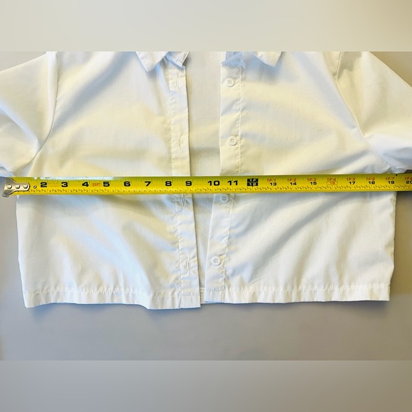 PrettyLittleThing Women's White Cropped Button Down Shirt. Size 2 - Picture 7 of 10